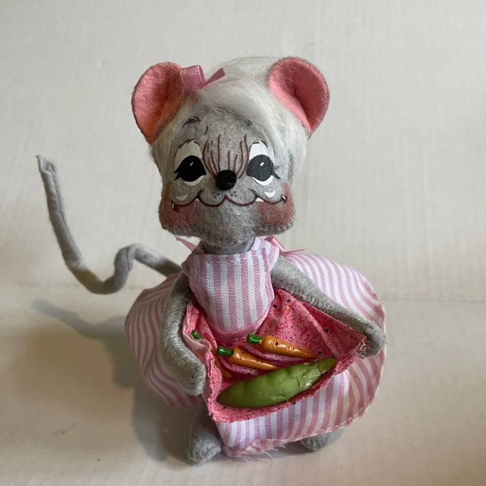 Annalee mouse gardening 6”